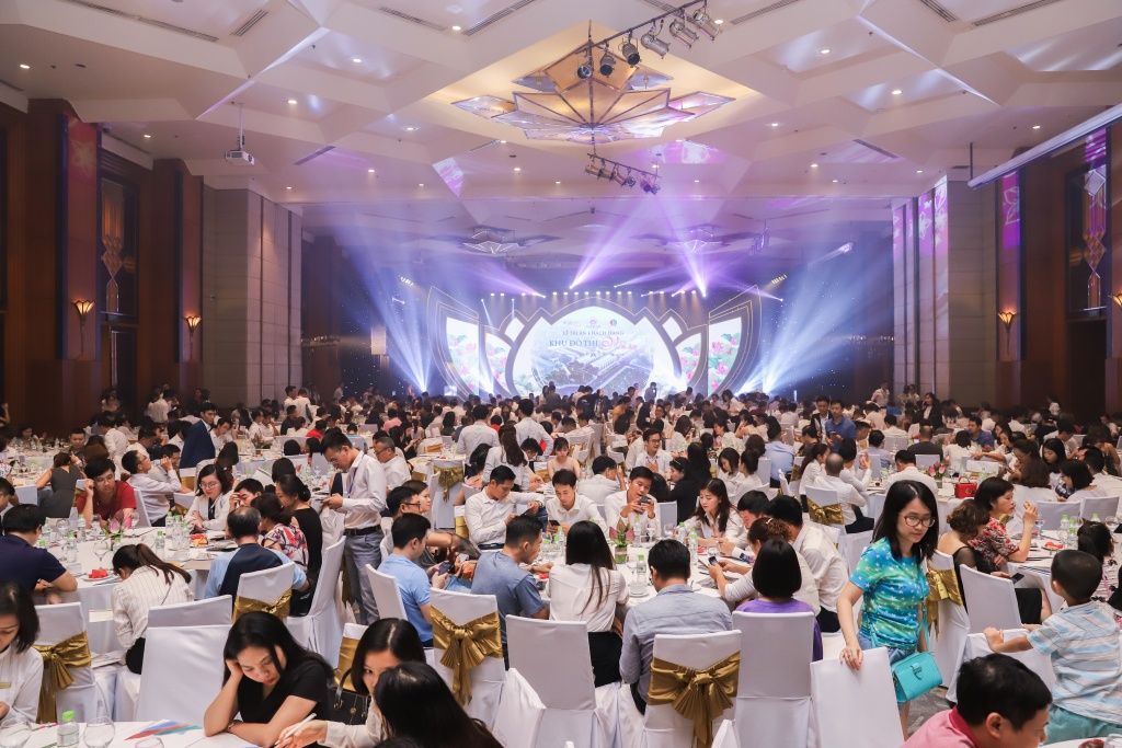Cenland tặng quà với tổng trị giá 1,6 tỷ đồng cho khách hàng dự án KĐT Vườn Sen cenland tang qua voi tong tri gia 16 ty dong cho khach hang du an kdt vuon sen
