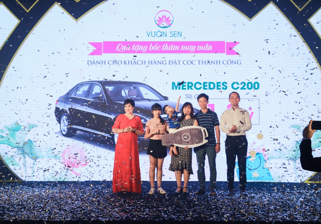 Cenland tặng quà với tổng trị giá 1,6 tỷ đồng cho khách hàng dự án KĐT Vườn Sen cenland tang qua voi tong tri gia 16 ty dong cho khach hang du an kdt vuon sen