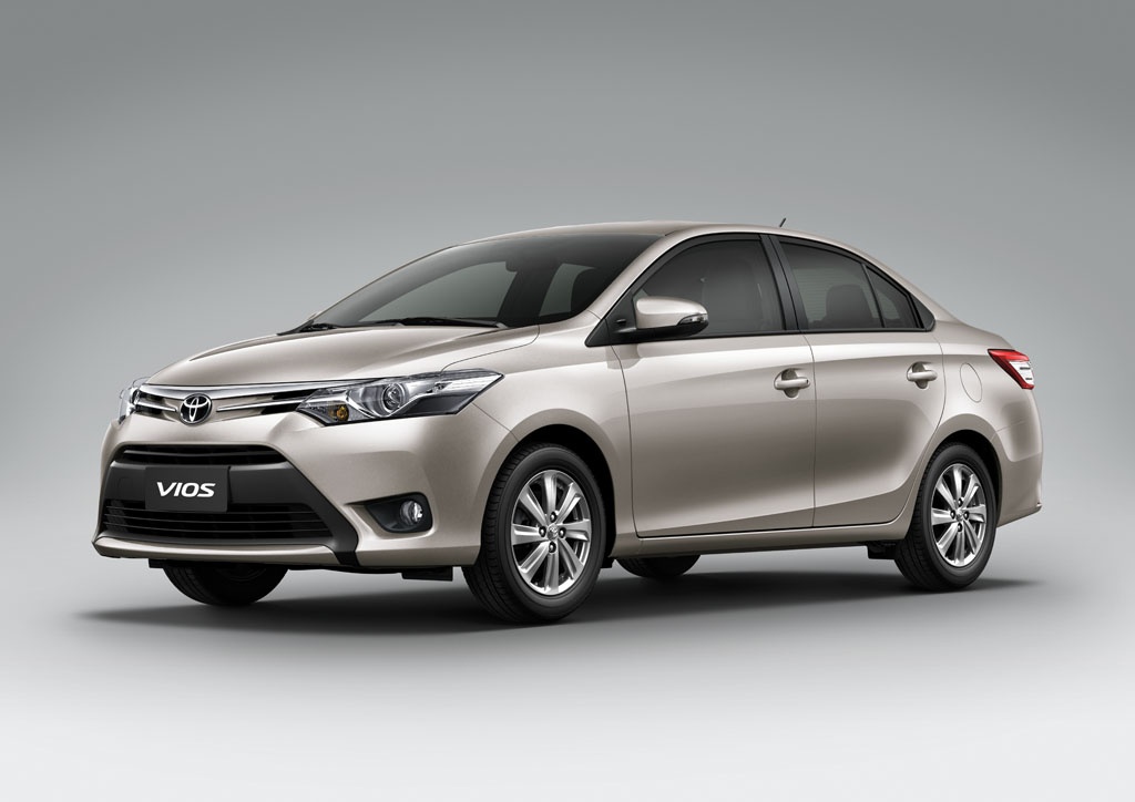 toyota vios tiep tuc bi trieu hoi tai viet nam do loi tui khi takata