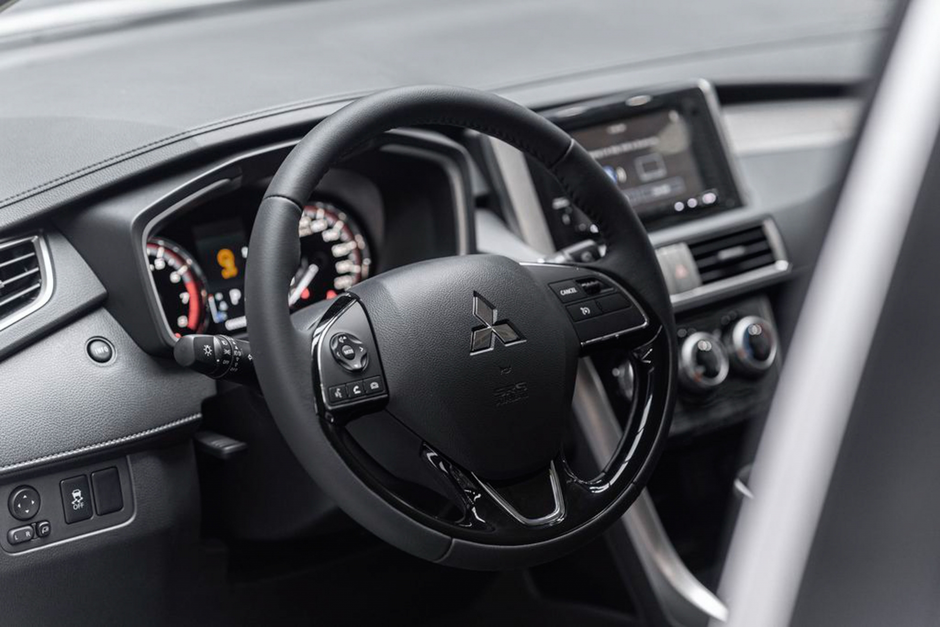Mitsubishi Xpander 2020 được trình làng, giá tăng nhẹ 10 triệu mitsubishi xpander 2020 duoc trinh lang gia tang nhe 10 trieu