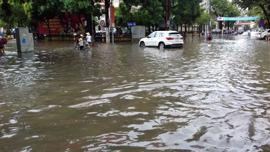 Kinh nghiệm mà tất cả lái xe ô tô cần nắm trong mùa mưa bão kinh nghiem ma tat ca lai xe o to can nam trong mua mua bao