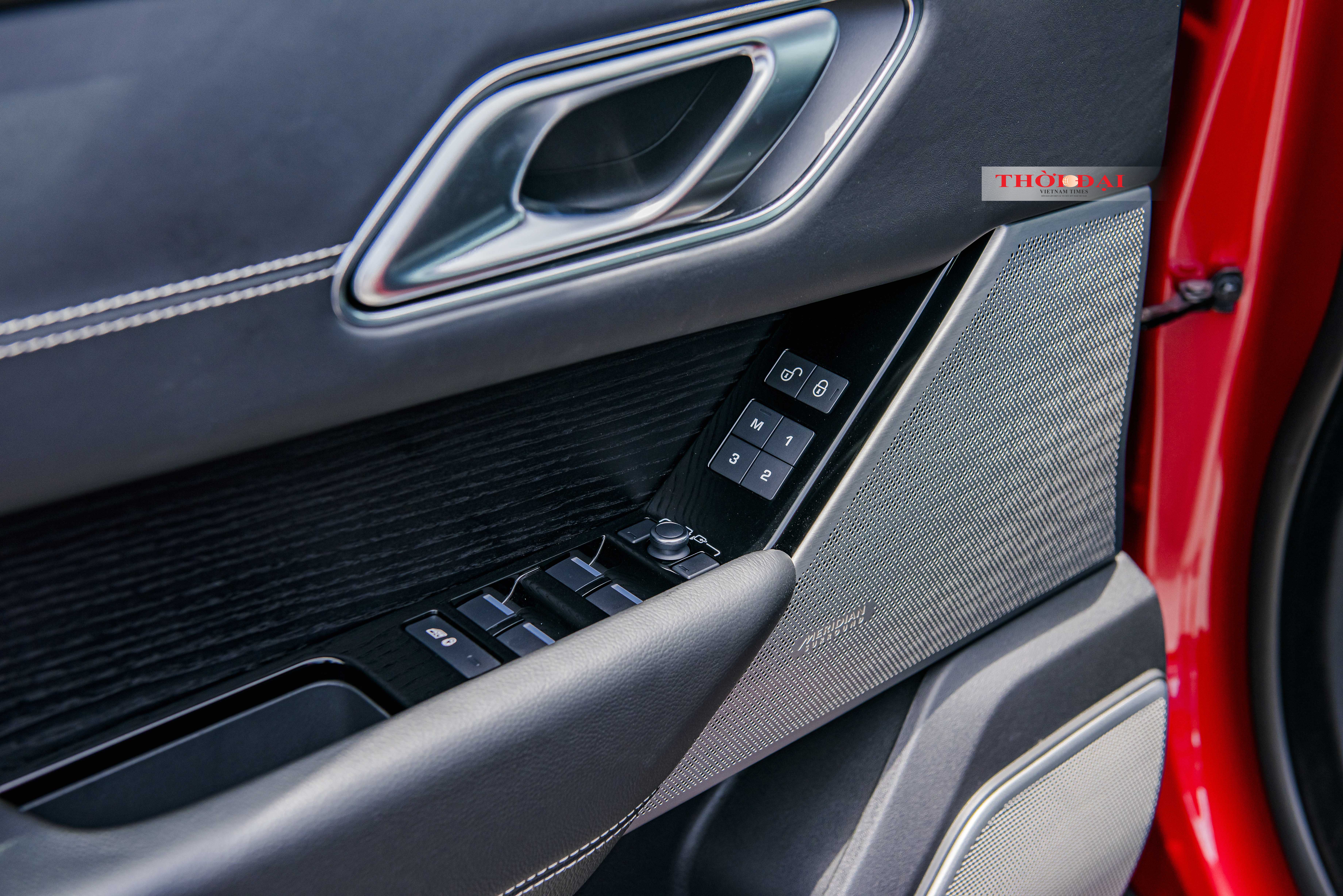Ảnh: Chi tiết Range Rover Velar có giá hơn 5,4 tỷ đồng Ảnh: Chi tiết Range Rover Velar có giá hơn 5,4 tỷ đồng