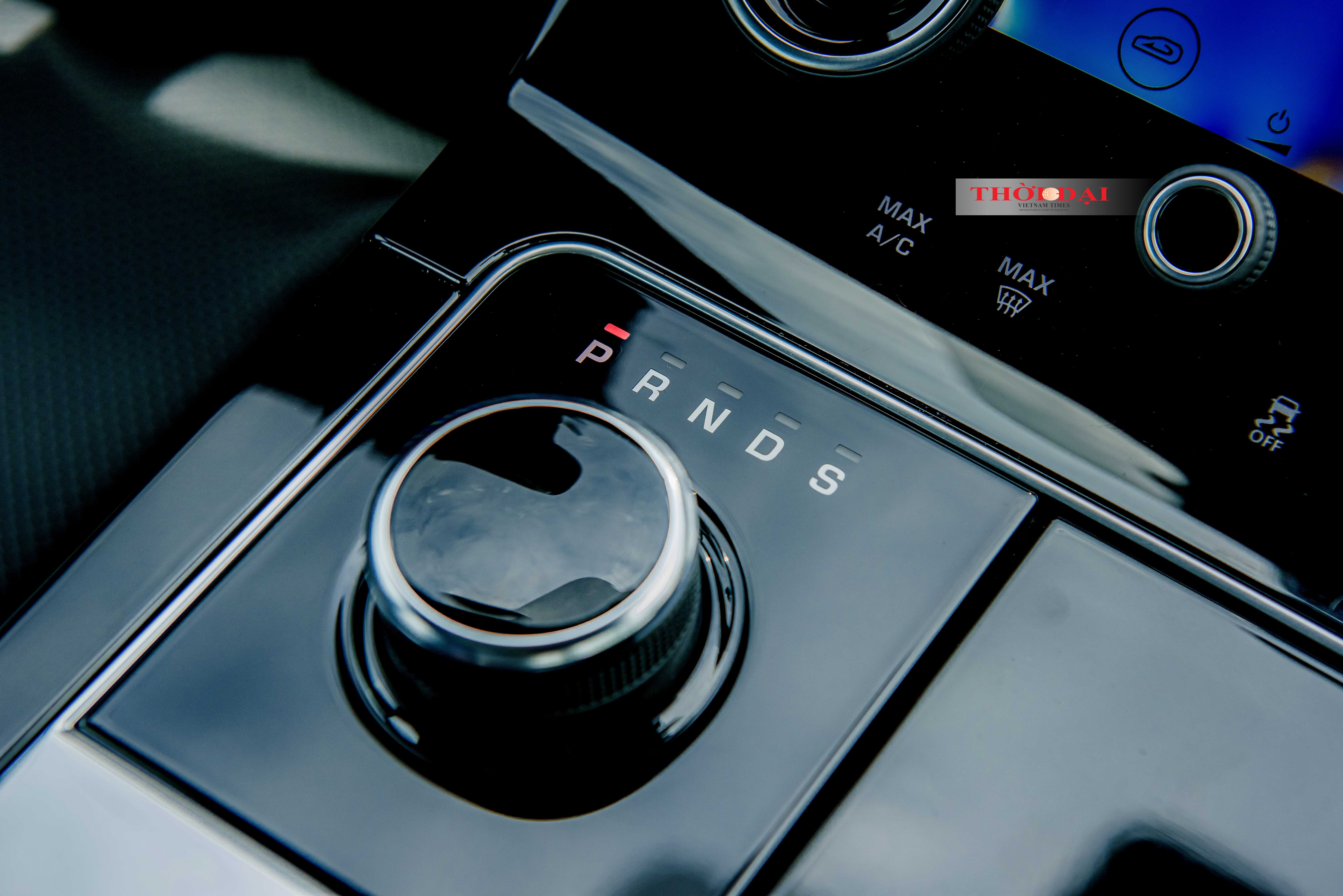 Ảnh: Chi tiết Range Rover Velar có giá hơn 5,4 tỷ đồng Ảnh: Chi tiết Range Rover Velar có giá hơn 5,4 tỷ đồng