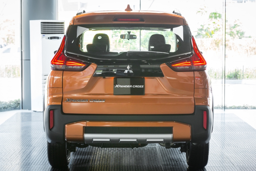 mitsubishi tung xpander cross nhieu tien nghi va gia tang nhe