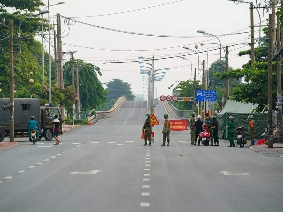 TP.HCM tăng cường giãn cách, xét nghiệm diện rộng toàn thành phố TP.HCM tăng cường giãn cách, xét nghiệm diện rộng toàn thành phố