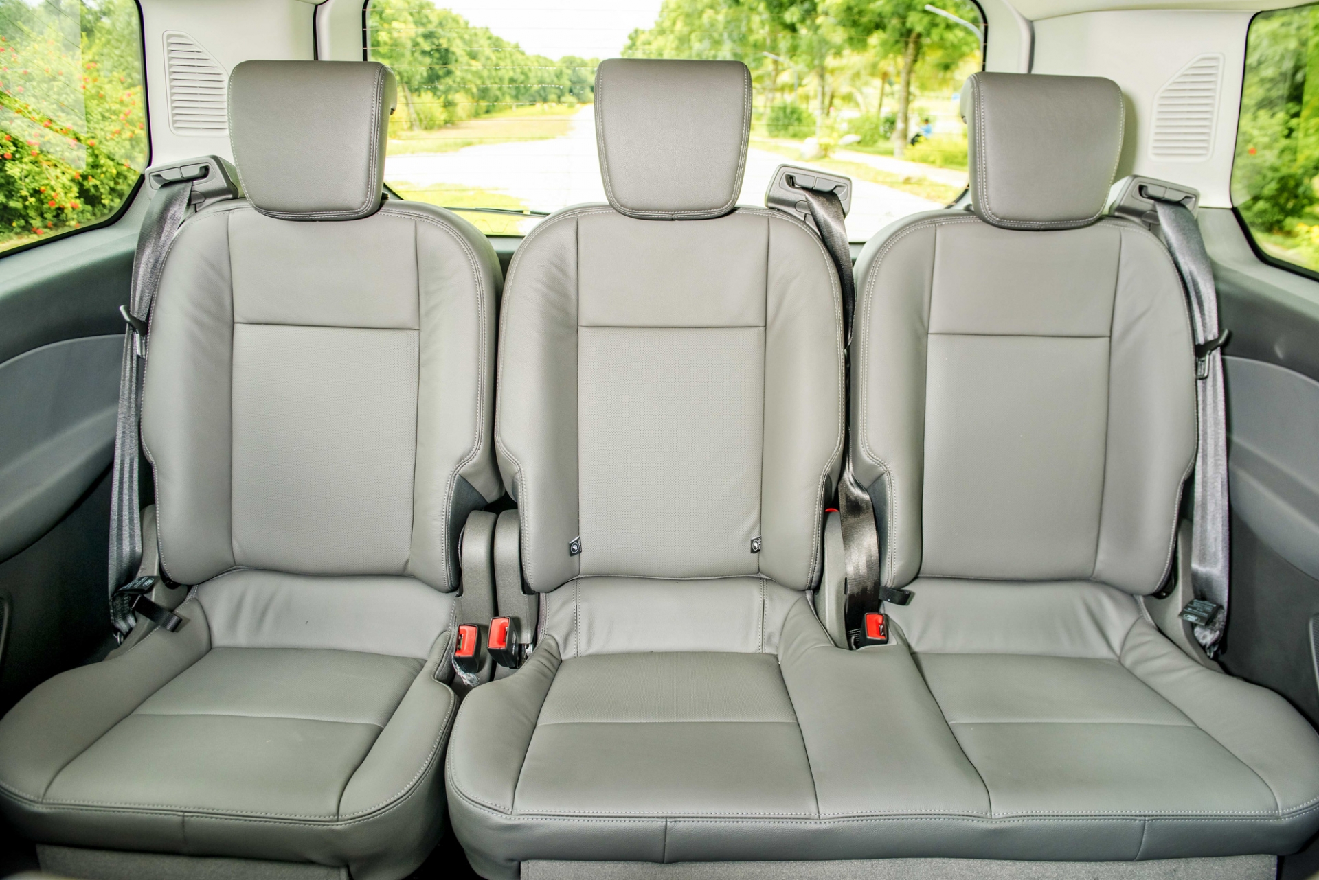 Ford giới thiệu MPV Tourneo hoàn toàn mới, rẻ hơn Sedona cả trăm triệu ford gioi thieu mpv tourneo hoan toan moi re hon sedona ca tram trieu