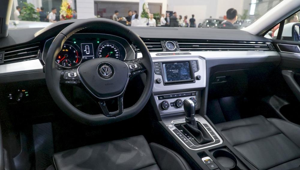Chiếc Volkswagen Passat vừa được cấp riêng cho Văn Hậu có gì đặc biệt? kham pha volkswagen passat van hau vua duoc clb ha lan cap rieng