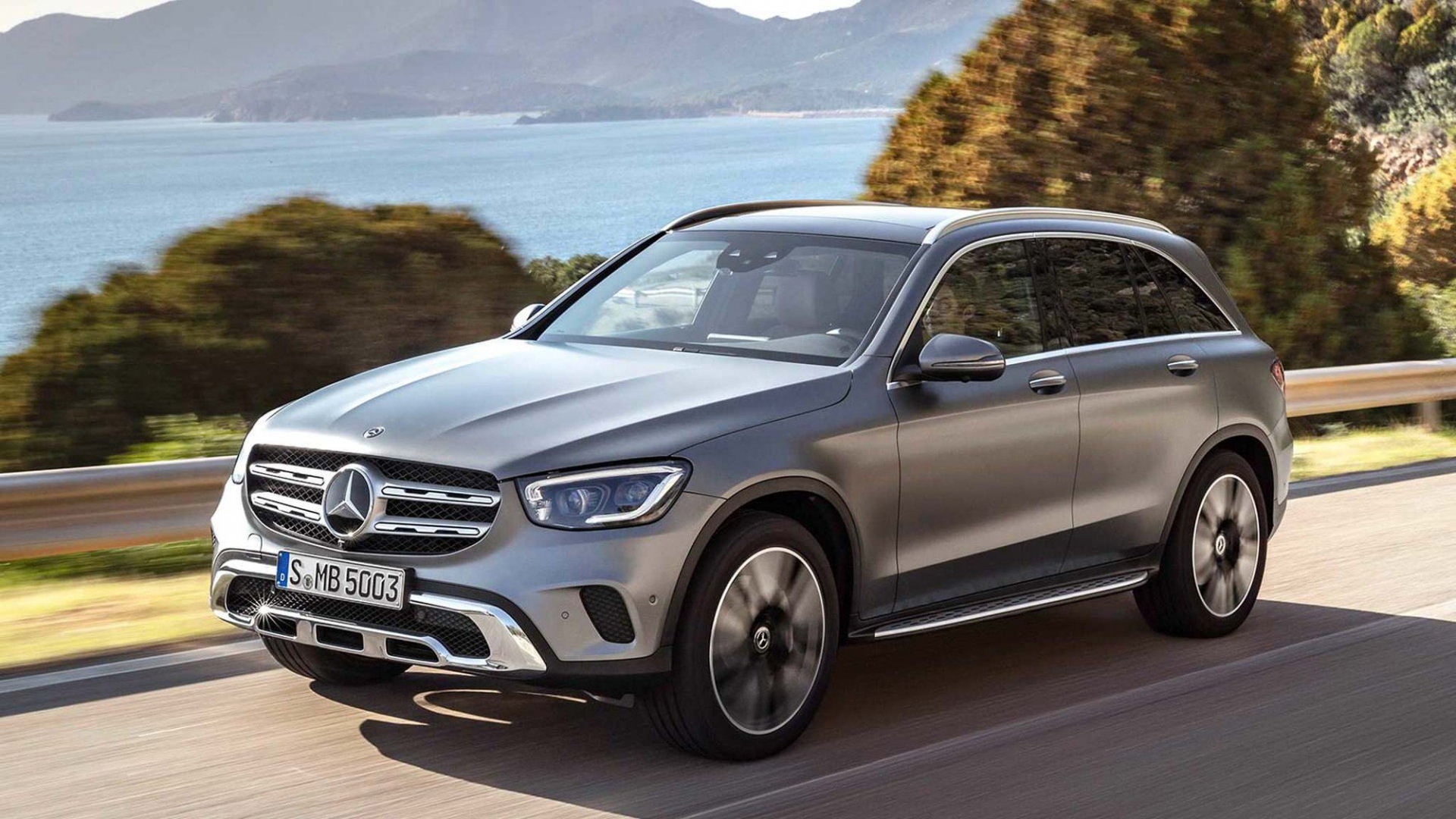 mercedes benz glc va cla dinh an trieu hoi