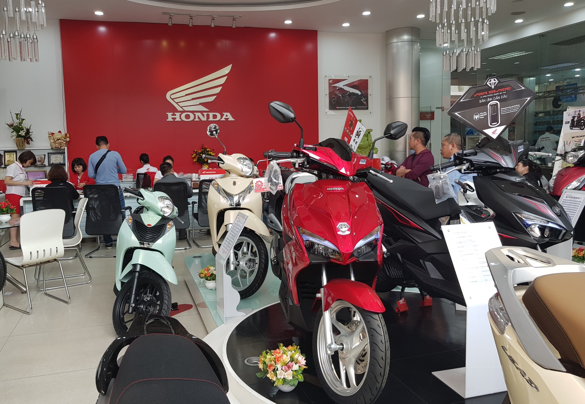 Người Việt vẫn tiêu thụ gần 9 nghìn xe máy/ngày nguoi viet van tieu thu gan 9 nghin xe mayngay