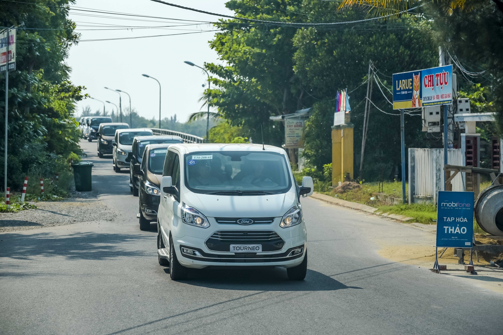 ford tourneo mau mpv khong the bo qua trong phan khuc