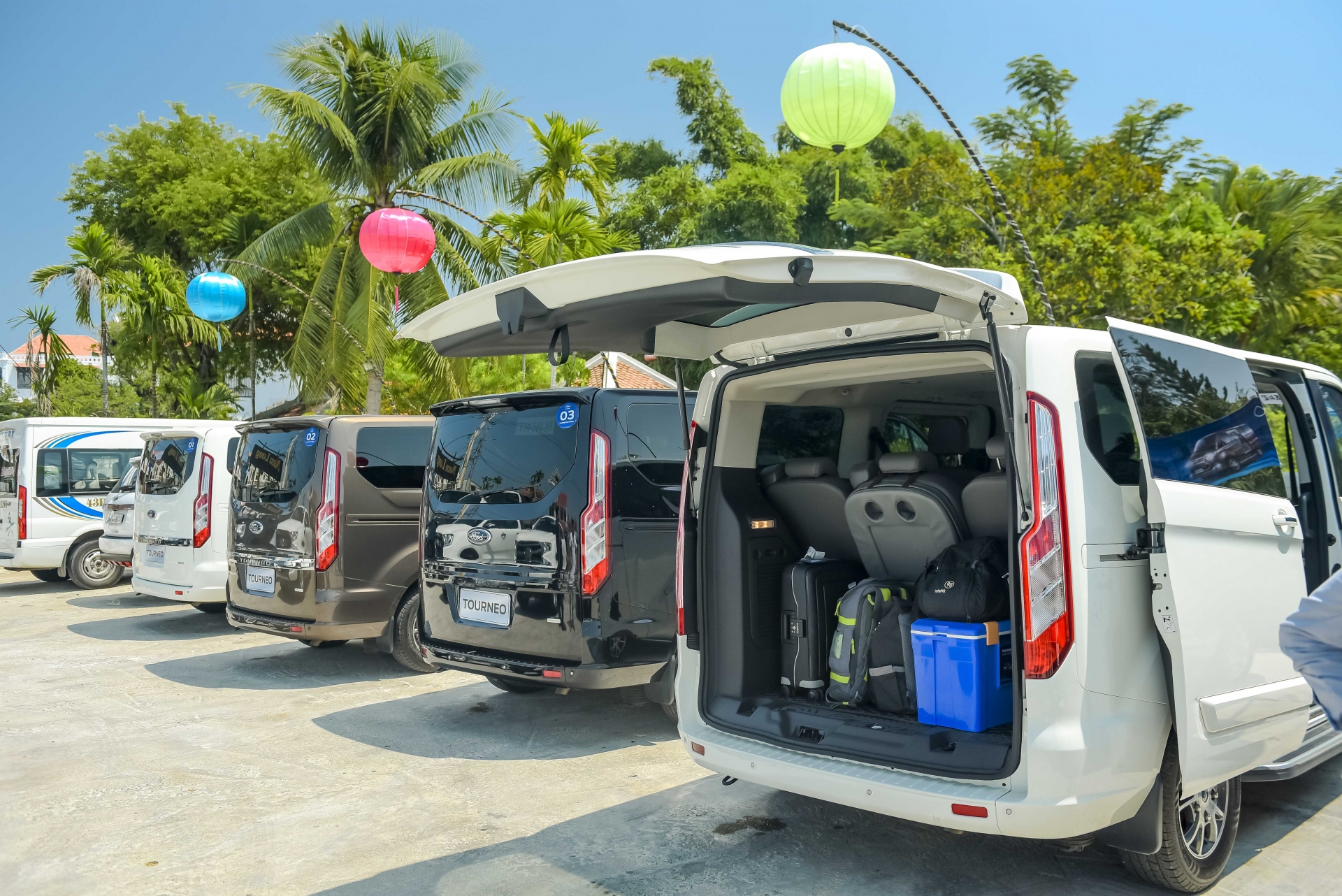 ford tourneo mau mpv khong the bo qua trong phan khuc