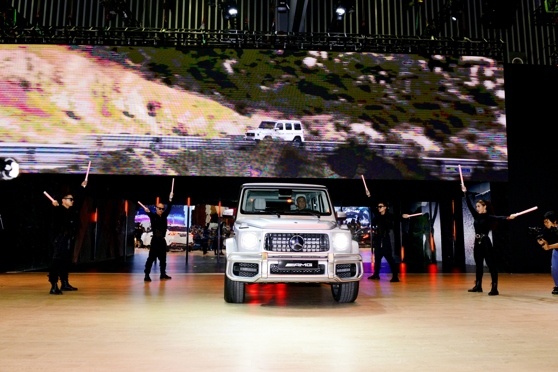 "Vua địa hình" Mercedes G63 giá gần 11 tỷ: Ngoài hầm hố, trong mượt mà vua dia hinh mercedes g63 gia gan 11 ty ngoai ham ho trong muot ma