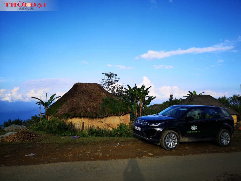 Cảm xúc lạ lẫm khi mang dàn Land Rover 'Quý tộc' đi săn mây Y Tý Cảm xúc lạ lẫm khi mang dàn Land Rover 'Quý tộc' đi săn mây Y Tý