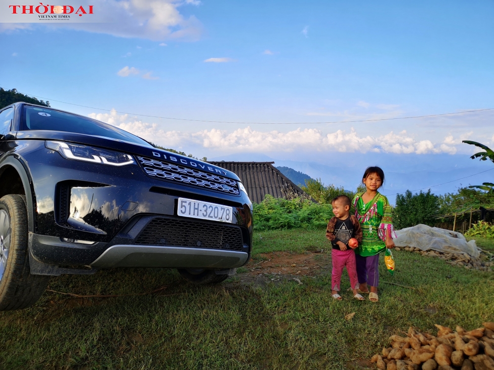 Jaguar Land Rover Cảm xúc lạ lẫm khi mang dàn Land Rover 'Quý tộc' đi săn mây Y Tý