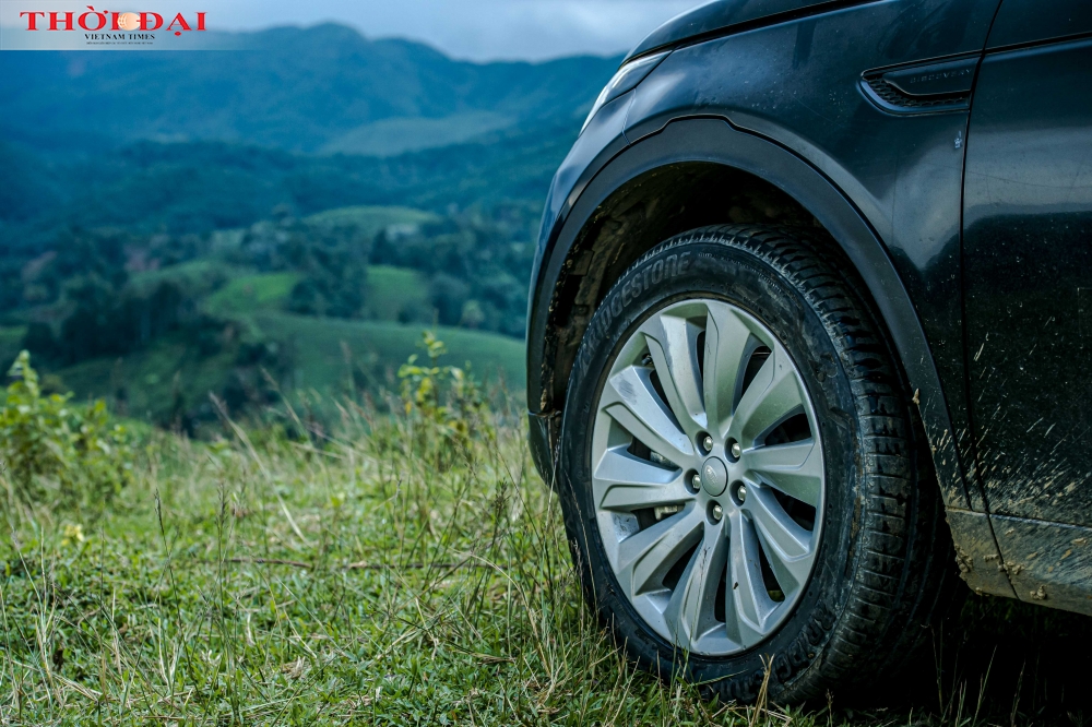 Cảm xúc lạ lẫm khi mang dàn Land Rover 'Quý tộc' đi săn mây Y Tý Cảm xúc lạ lẫm khi mang dàn Land Rover 'Quý tộc' đi săn mây Y Tý