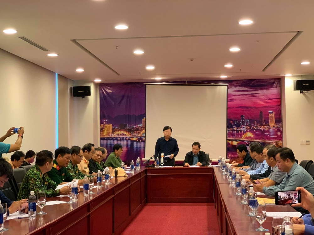 Bão số 9 (Molave) cách Phú Yên 180km, gió giật cấp 16 Bão số 9 (Molave) cách Phú Yên 180km, gió giật cấp 16