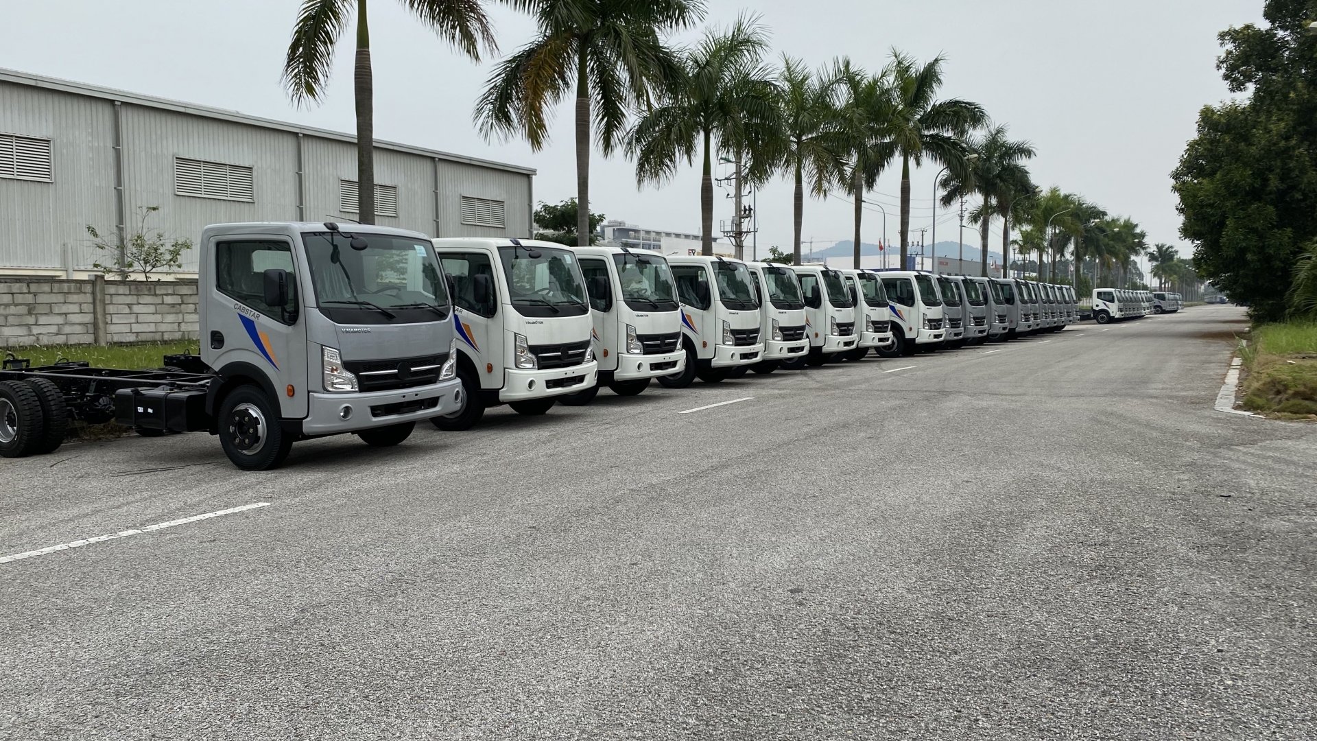 Cuốn vào bão giảm giá, xe thương mại cũng giảm sâu dịp cuối năm cuon vao bao giam gia xe thuong mai cung giam sau dip cuoi nam