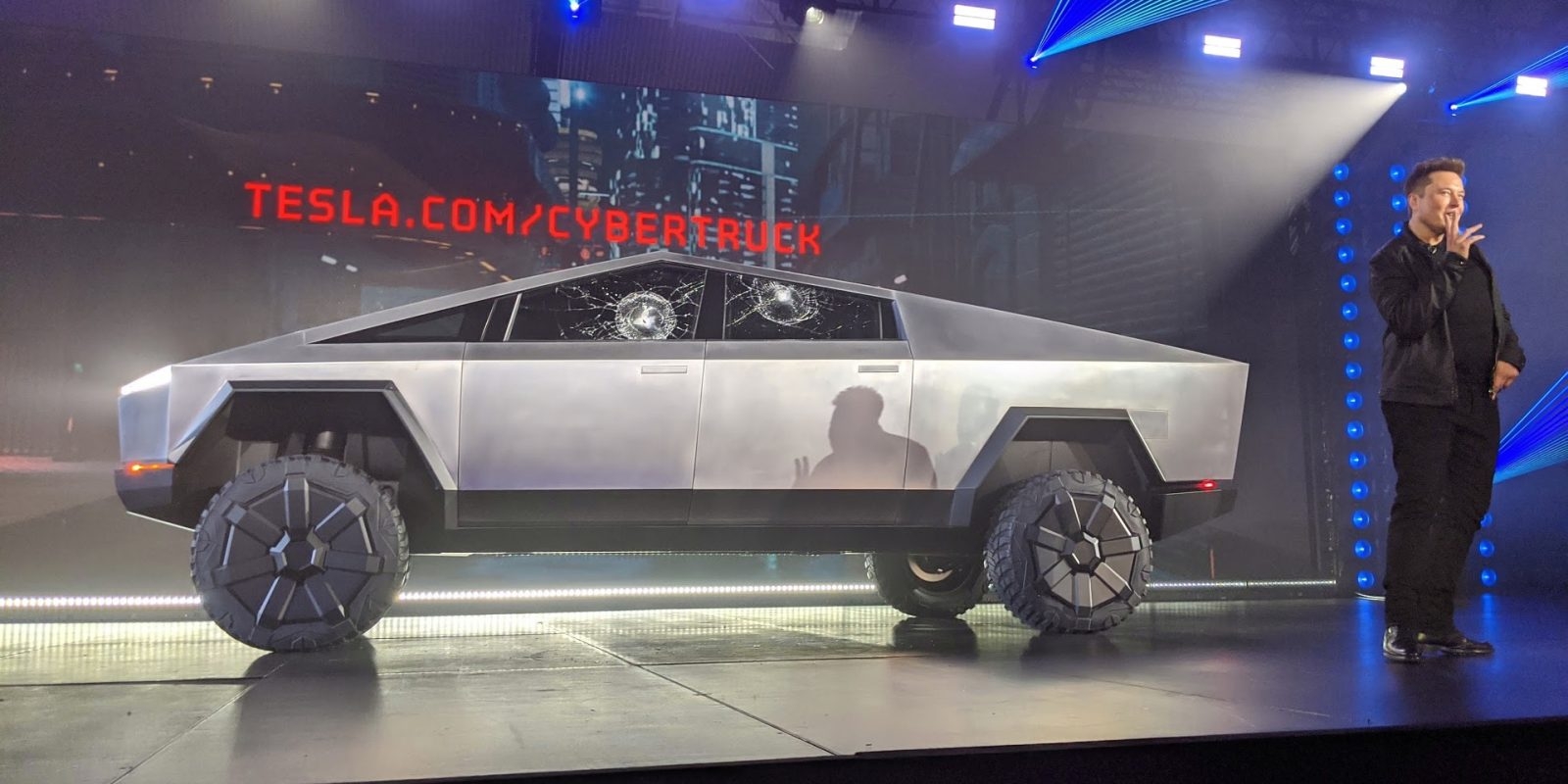 pho chu tich ford thach tesla cybertruck thu suc lai voi chiec f 150