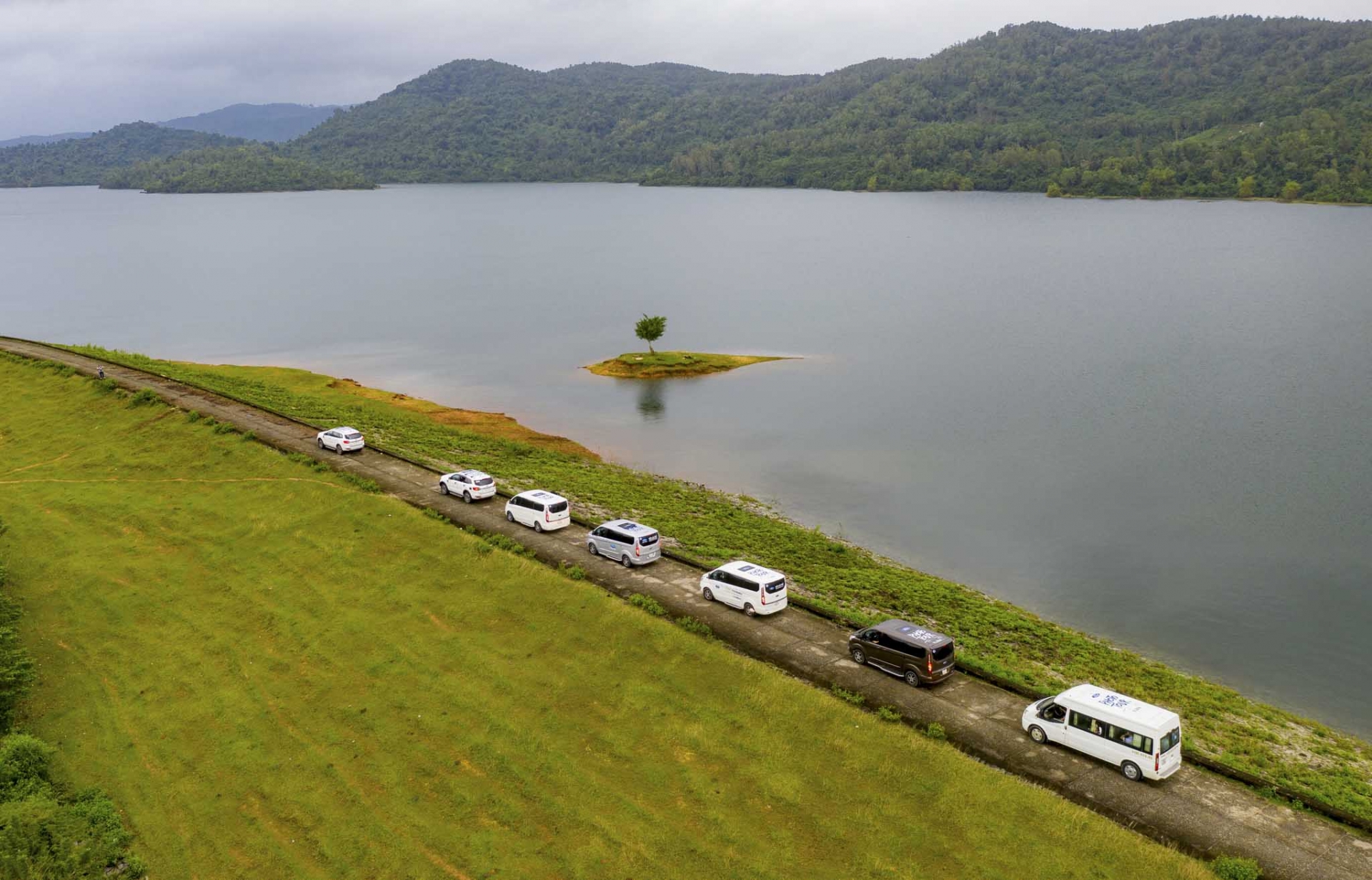 ford photo tour 2019 dam pha mien trung san choi moi gan ket chu xe ford chung niem dam me