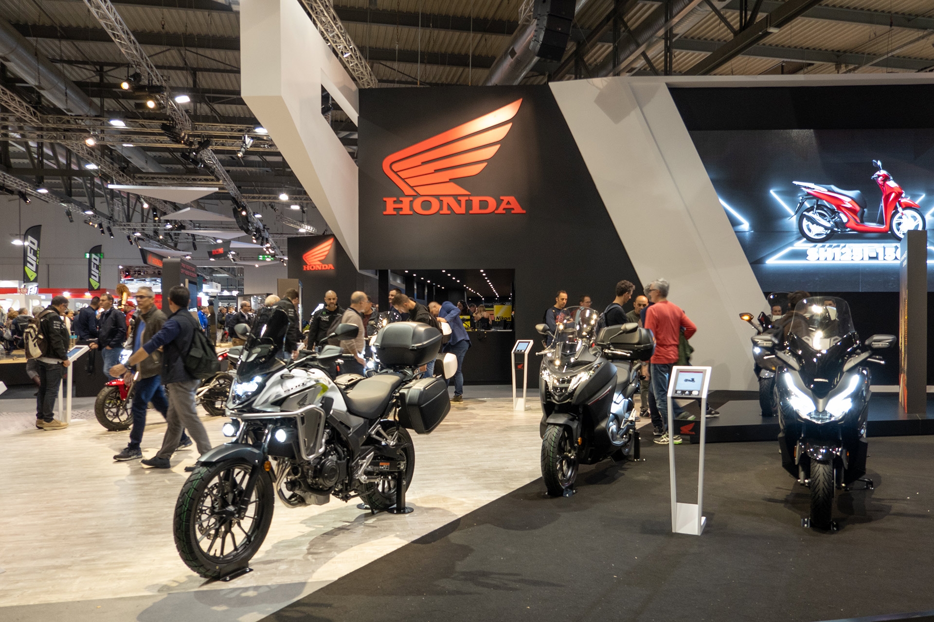 honda gioi thieu bo doi cbr1000rr r fireblade va cbr1000rr r fireblade sp moi tai eicma 2019