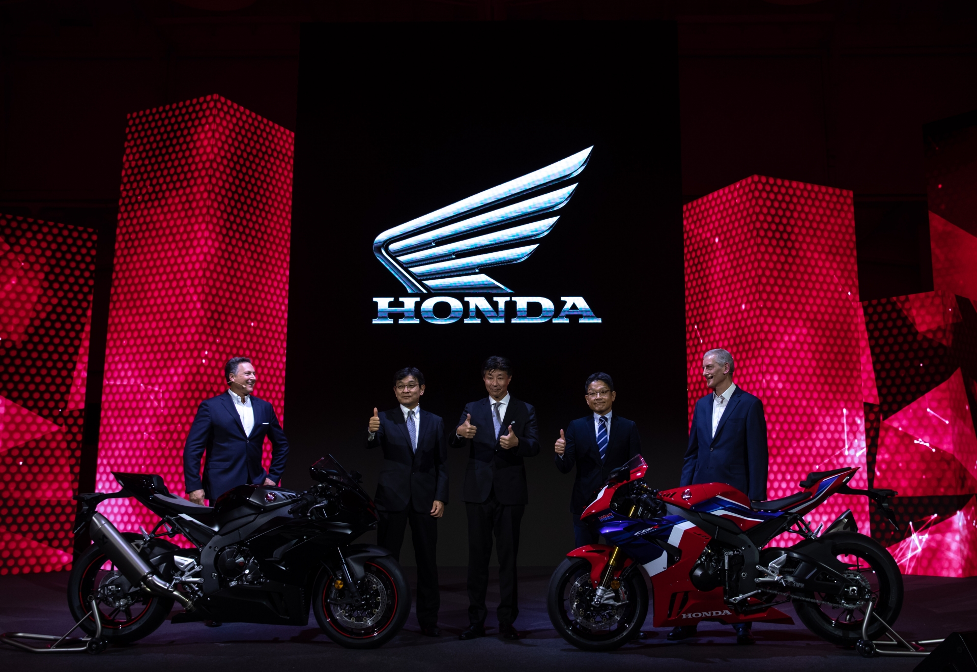 honda gioi thieu bo doi cbr1000rr r fireblade va cbr1000rr r fireblade sp moi tai eicma 2019