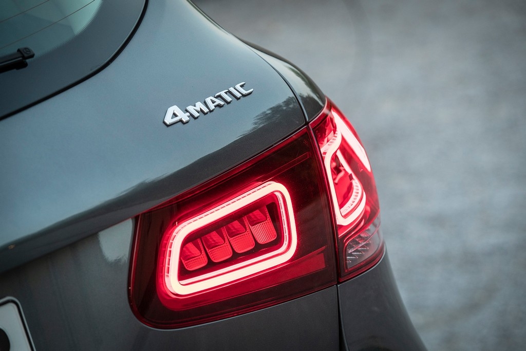 Tăng giá hơn 300 triệu, GLC 300 4MATIC 2020 có gì đáng tiền? tang gia hon 300 trieu glc 300 4matic 2020 co gi dang tien