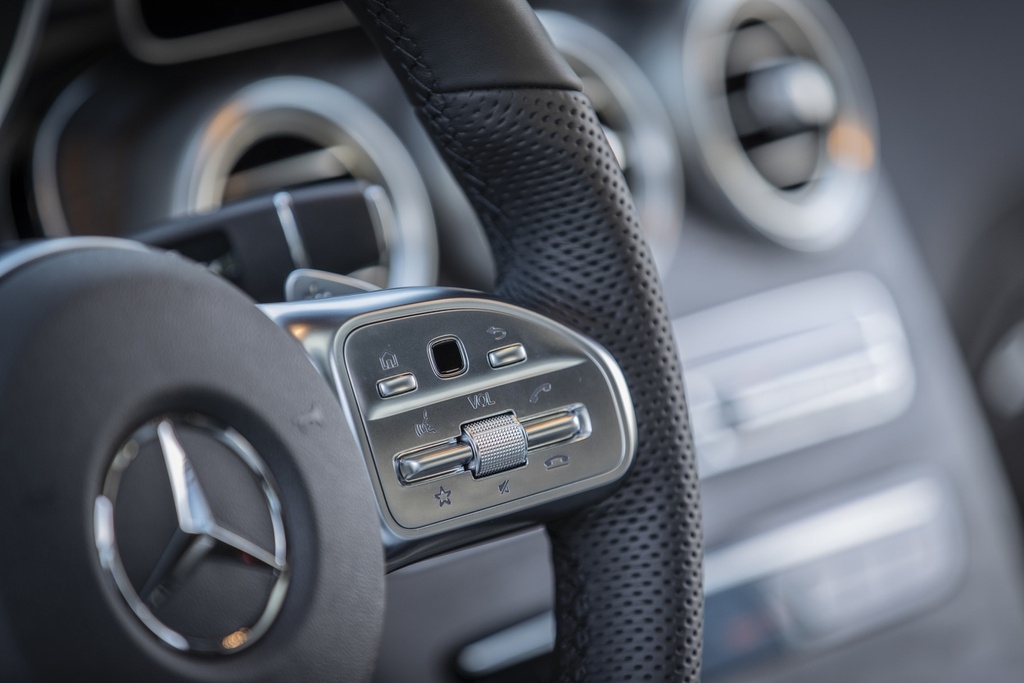 tang gia hon 300 trieu glc 300 4matic 2020 co gi dang tien