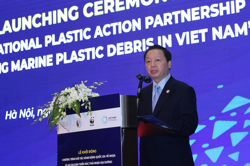 Vấn nạn rác thải nhựa hiện nay đến từ thải bỏ các sản phẩm không đúng cách Vấn nạn rác thải nhựa hiện nay đến từ thải bỏ các sản phẩm không đúng cách
