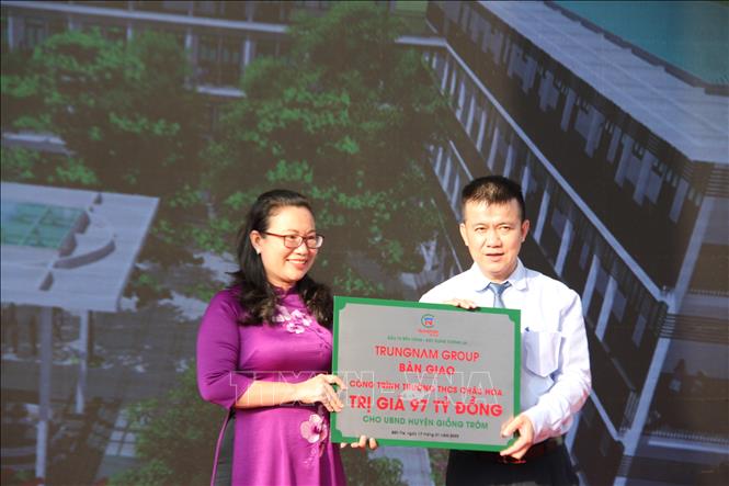 Phó Thủ tướng Lê Minh Khái dự lễ khánh thành trường học tại Bến Tre Chú thích ảnh