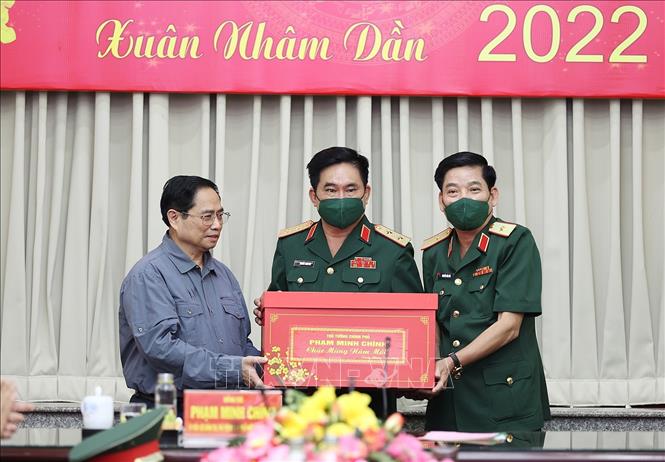 Thủ tướng Phạm Minh Chính thăm, tặng quà, chúc Tết nhân dân, cán bộ, chiến sĩ TP Cần Thơ Chú thích ảnh