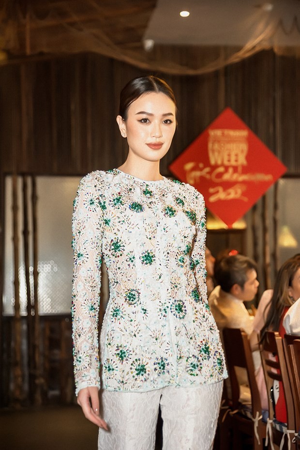 Bạn bè quốc tế ở Việt Nam thích thú trải nghiệm Tết cổ truyền Nam bộ Bạn bè quốc tế ở Việt Nam thích thú trải nghiệm Tết cổ truyền Nam bộ