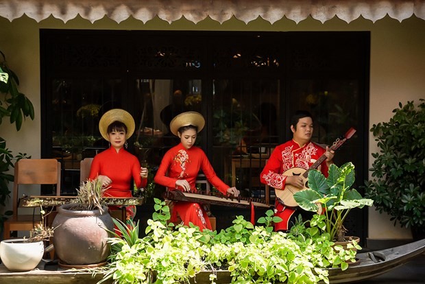 Bạn bè quốc tế ở Việt Nam thích thú trải nghiệm Tết cổ truyền Nam bộ Bạn bè quốc tế ở Việt Nam thích thú trải nghiệm Tết cổ truyền Nam bộ