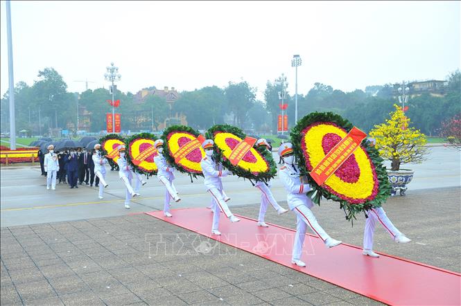 Lãnh đạo Đảng, Nhà nước vào Lăng viếng Chủ tịch Hồ Chí Minh Chú thích ảnh
