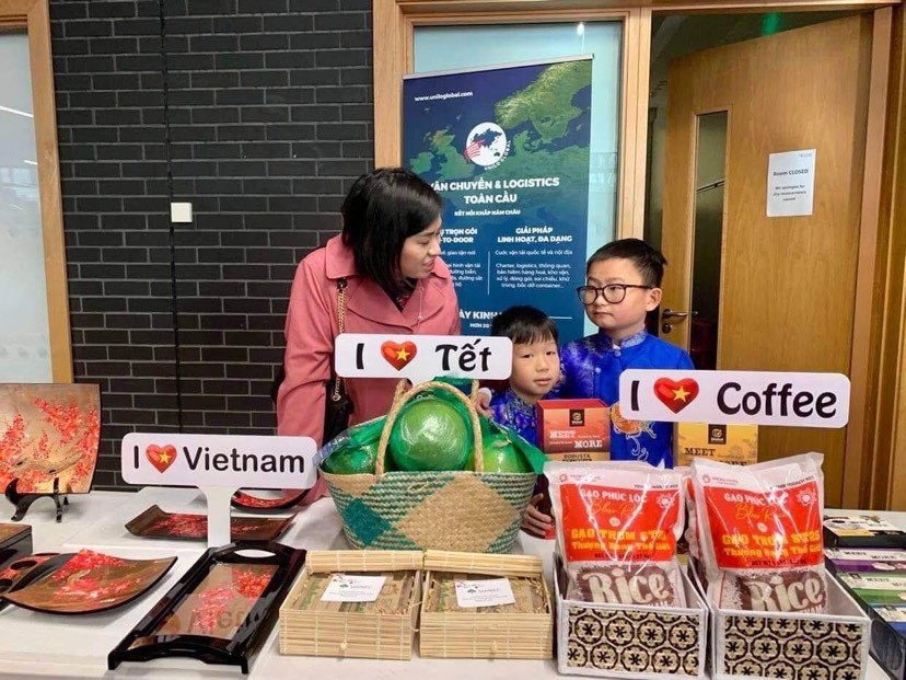 Sản phẩm truyền thống Việt Nam tham gia Tết cộng đồng tại London, Vương quốc Anh Sản phẩm truyền thống Việt Nam tham gia Tết cộng đồng tại London, Vương quốc Anh
