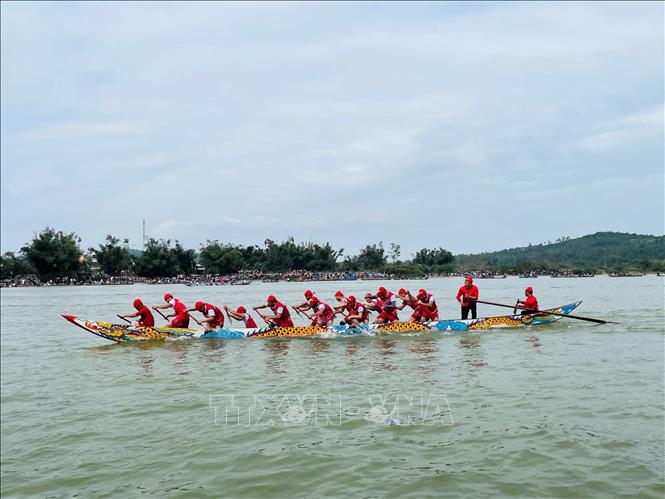 Nét đẹp lễ hội đua thuyền truyền thống đầu năm mới Chú thích ảnh