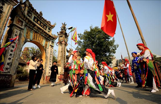 Về làng Triều Khúc xem điệu múa Bồng Chú thích ảnh