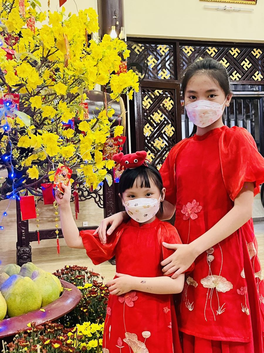 Mùng 1 Tết, người dân TP Hồ Chí Minh xuất hành đi lễ chùa cầu an Chú thích ảnh