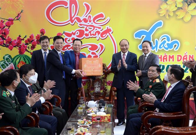 Chủ tịch nước Nguyễn Xuân Phúc thăm, chúc Tết các đơn vị tại Đà Nẵng Chú thích ảnh