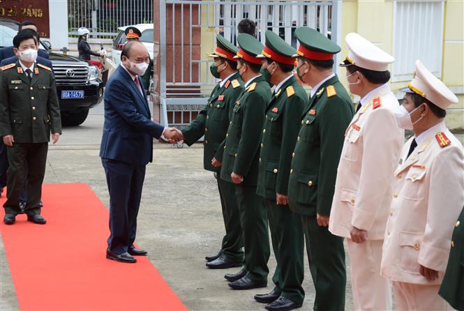 Chủ tịch nước Nguyễn Xuân Phúc thăm, chúc Tết các đơn vị tại Đà Nẵng Chú thích ảnh