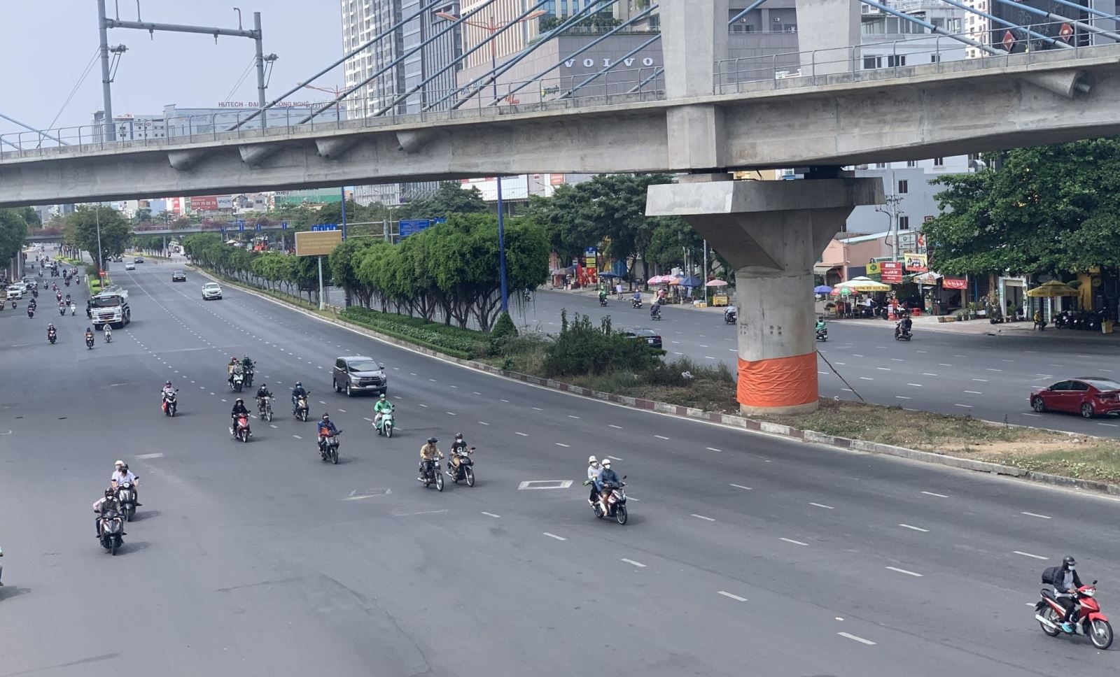 Mùng 1 Tết, đường phố TP Hồ Chí Minh thanh vắng, bình yên Chú thích ảnh