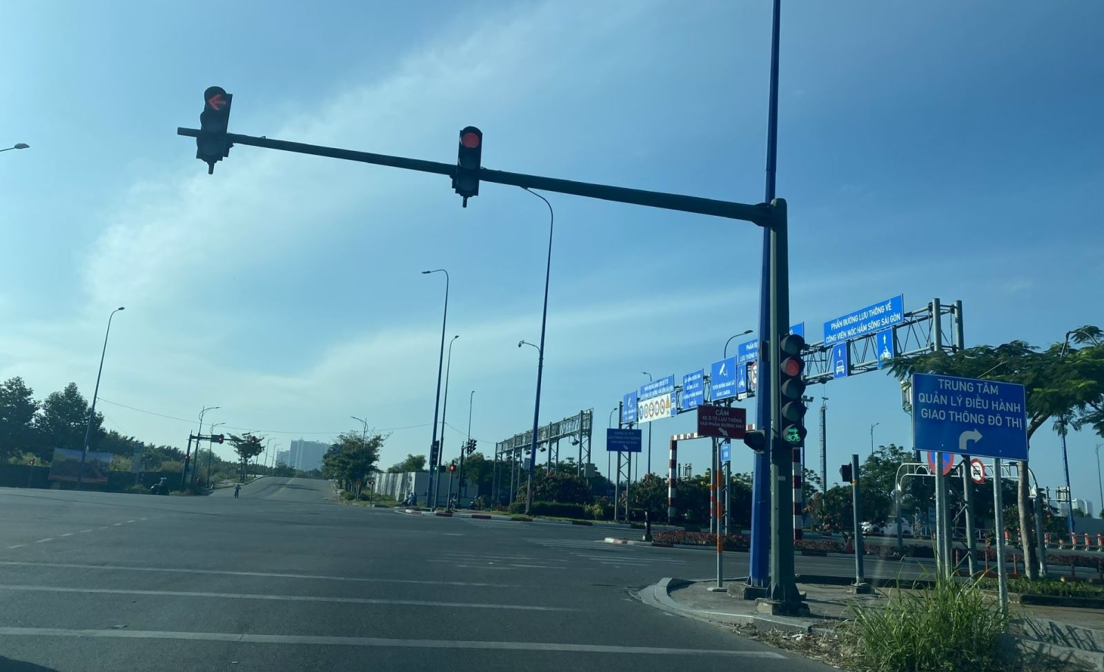 Mùng 1 Tết, đường phố TP Hồ Chí Minh thanh vắng, bình yên Chú thích ảnh