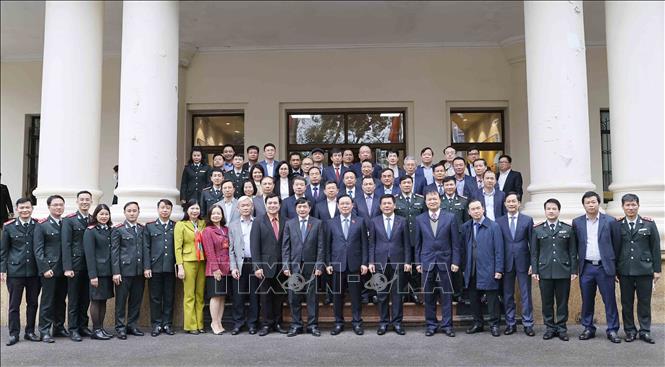 Chủ tịch Quốc hội Vương Đình Huệ thăm và làm việc với Bộ Công Thương Chú thích ảnh