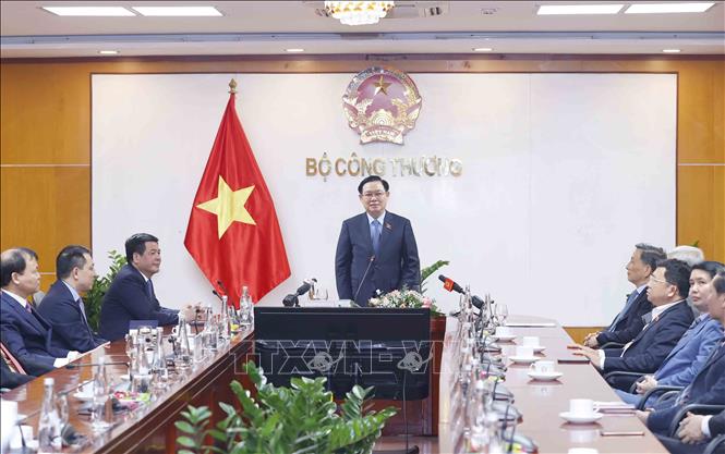 Chủ tịch Quốc hội Vương Đình Huệ thăm và làm việc với Bộ Công Thương Chú thích ảnh