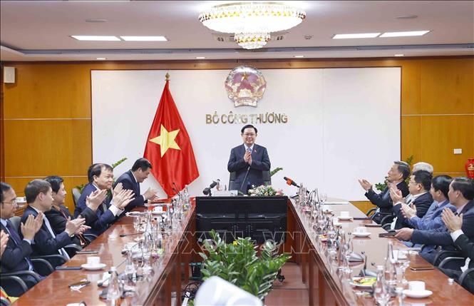 Chủ tịch Quốc hội Vương Đình Huệ thăm và làm việc với Bộ Công Thương Chú thích ảnh