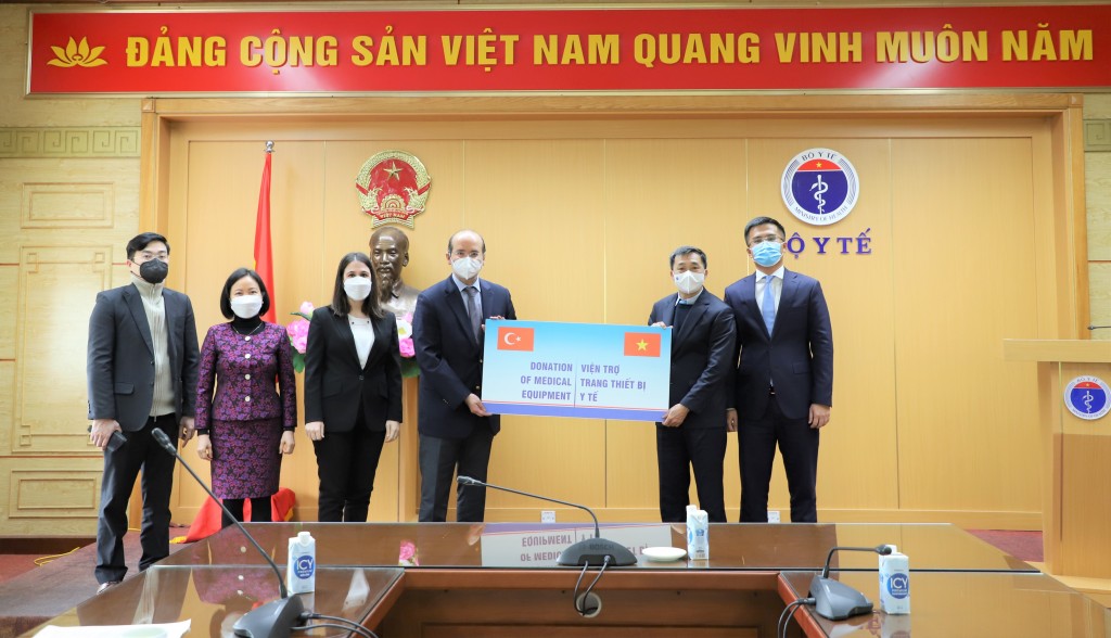 Bộ Y tế tiếp nhận vật tư, trang thiết bị y tế được hỗ trợ bởi Chính phủ Cộng hòa Thổ Nhĩ Kỳ