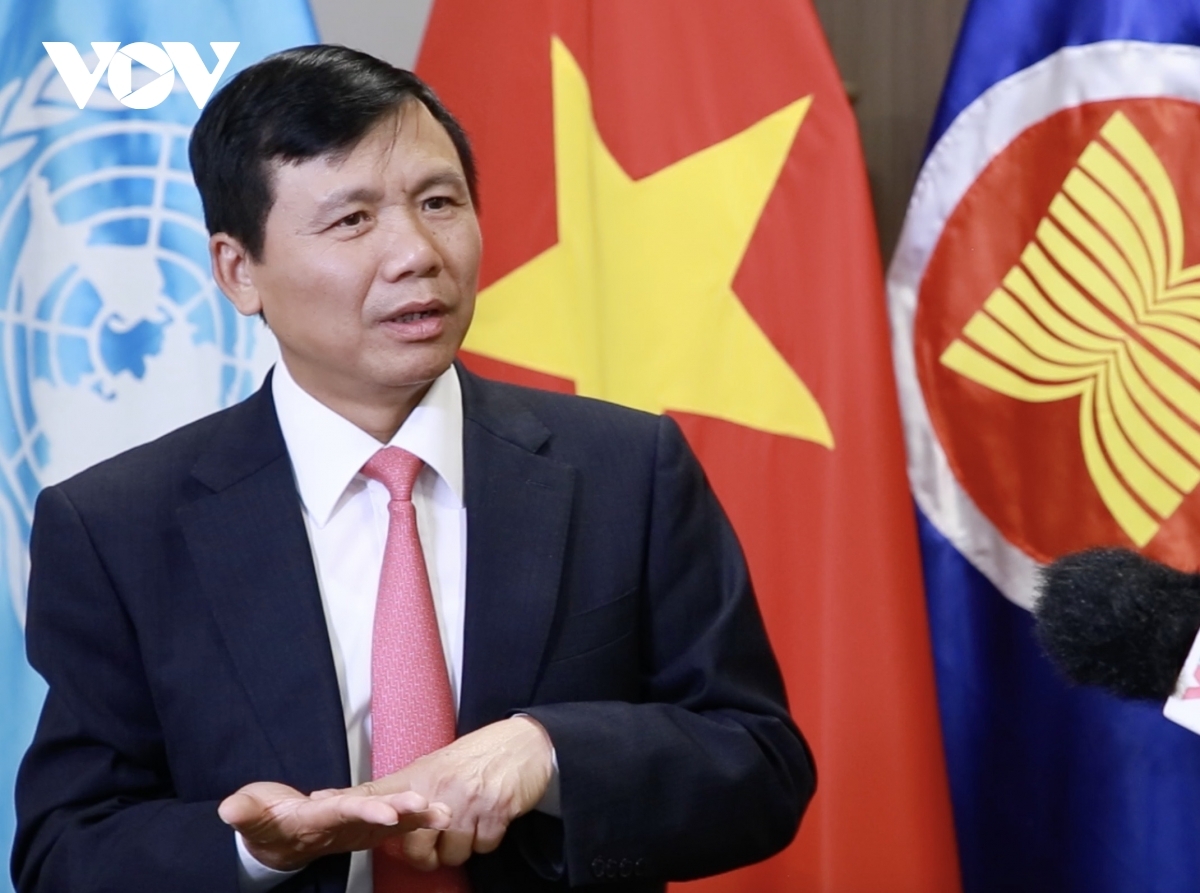Đại sứ, Trưởng Phái đoàn Việt Nam tại Liên Hợp Quốc Đặng Đình Quý.