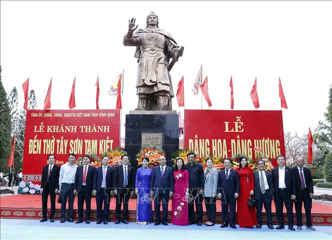 Chủ tịch nước dự lễ khánh thành Đền thờ Tây Sơn Tam Kiệt Chú thích ảnh