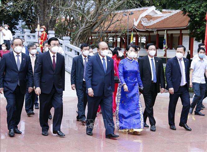 Chủ tịch nước dự lễ khánh thành Đền thờ Tây Sơn Tam Kiệt Chú thích ảnh