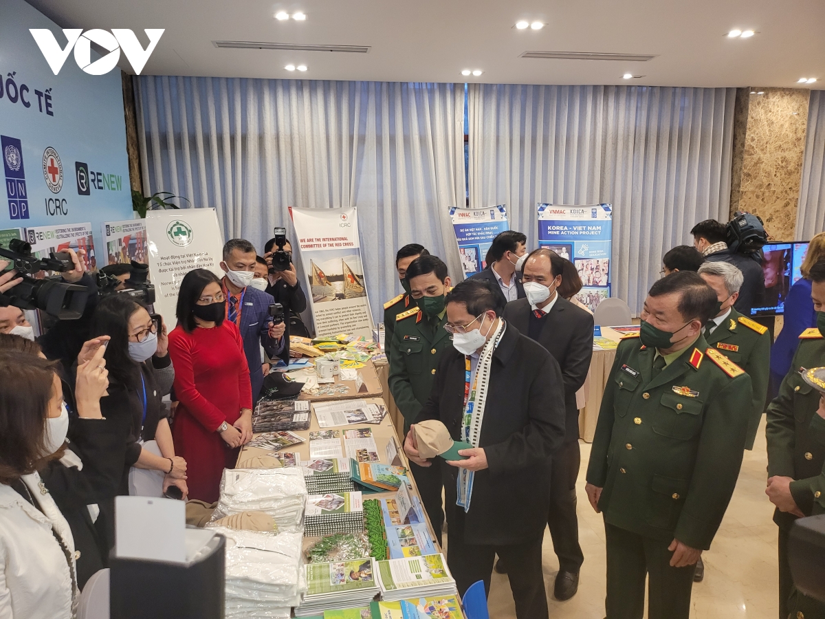 Thủ tướng dự hội nghị sơ kết chương trình hành động quốc gia khắc phục hậu quả bom mìn Thủ tướng dự hội nghị sơ kết chương trình hành động quốc gia khắc phục hậu quả bom mìn