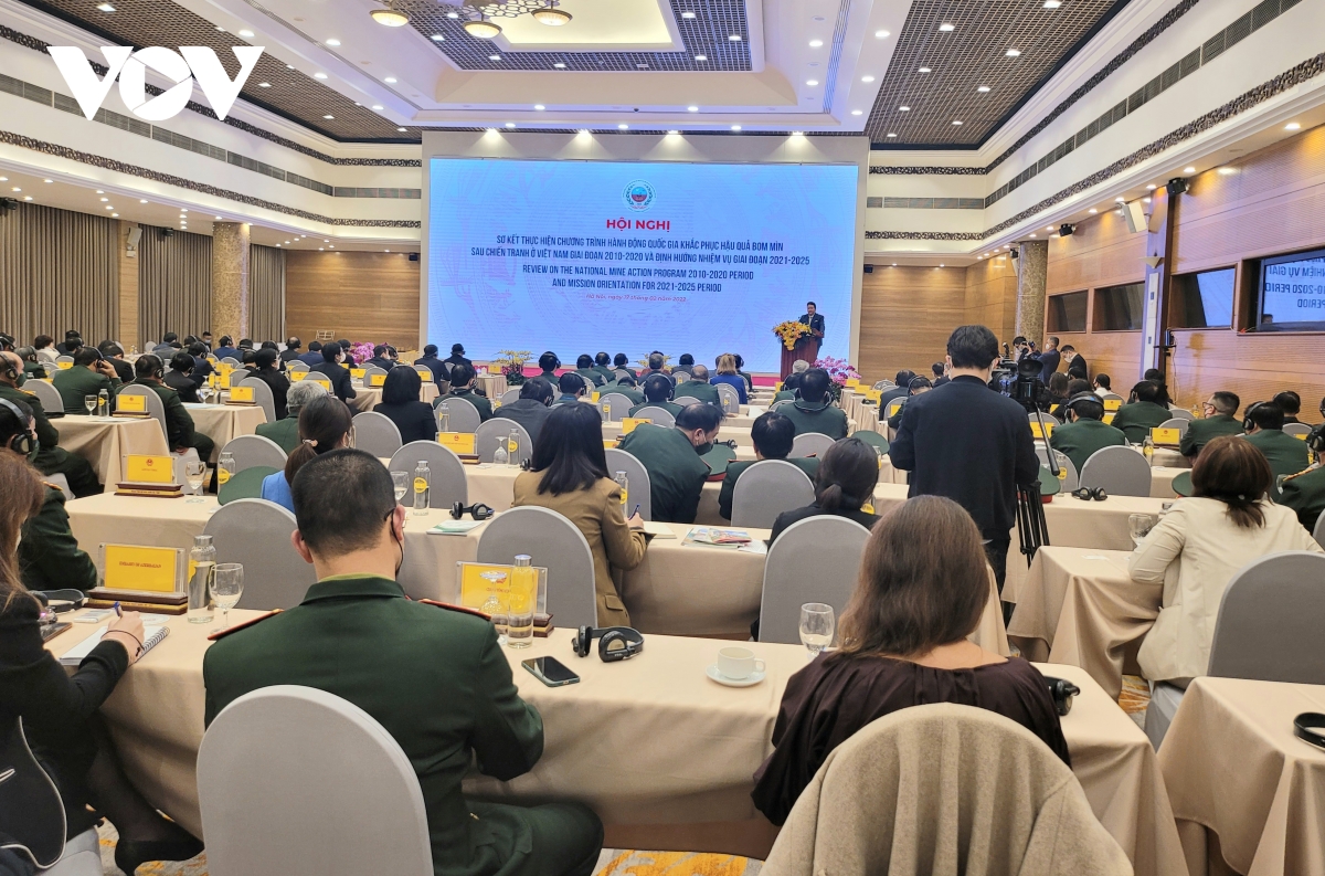 Thủ tướng dự hội nghị sơ kết chương trình hành động quốc gia khắc phục hậu quả bom mìn Thủ tướng dự hội nghị sơ kết chương trình hành động quốc gia khắc phục hậu quả bom mìn